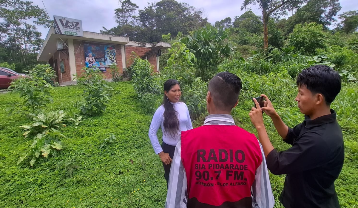 Radios comunitarias Awá y Eperara fortalecen sus capacidades en intercambio con emisoras amazónicas durante un encuentro en Puyo