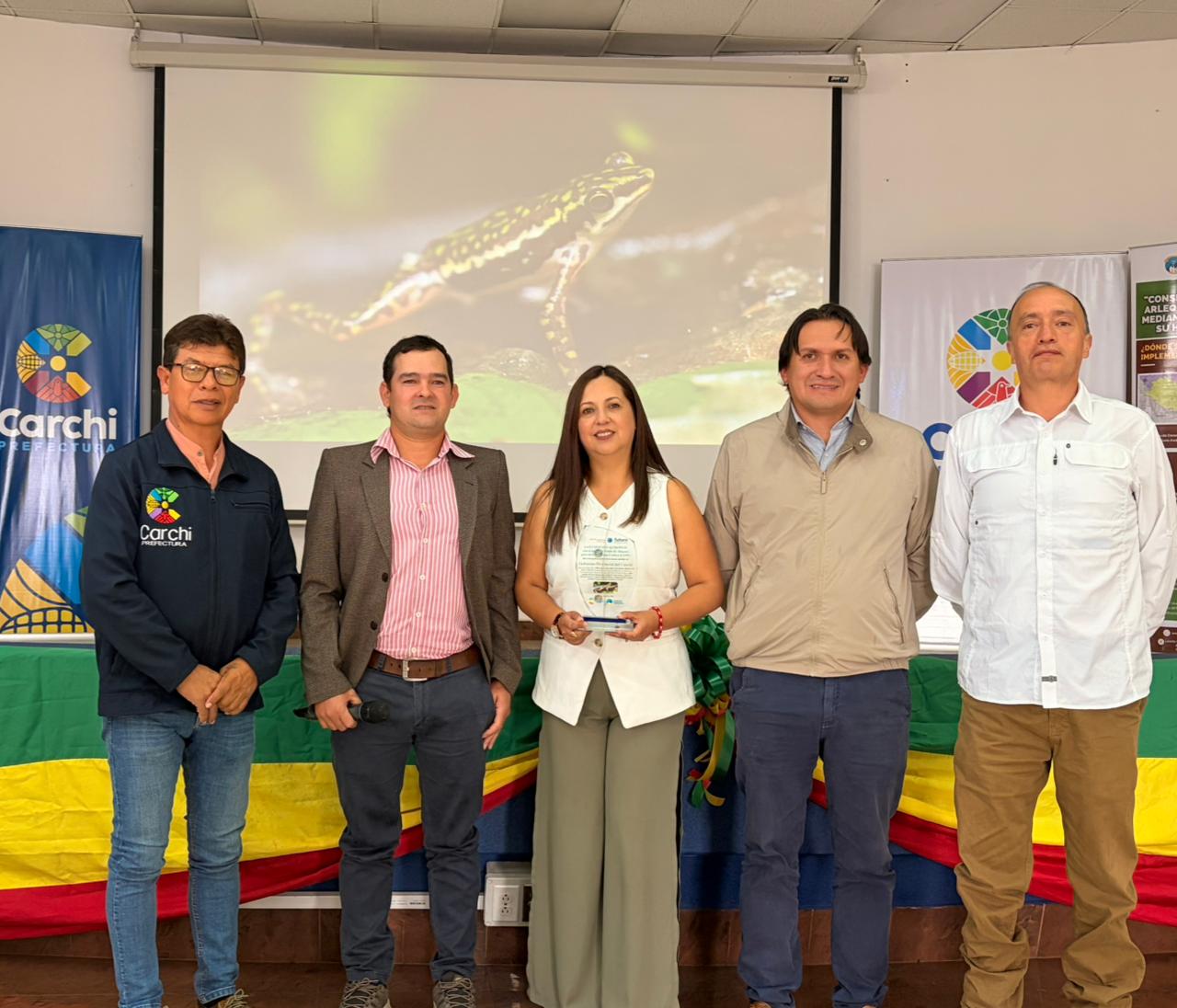 Conservación de la rana Arlequín del Río Faisanes impulsa acciones de protección ambiental en el Carchi